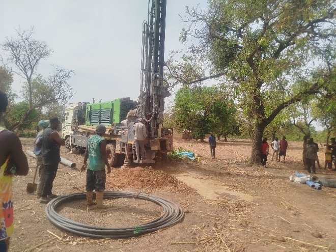 The drilling rig at work in Kore